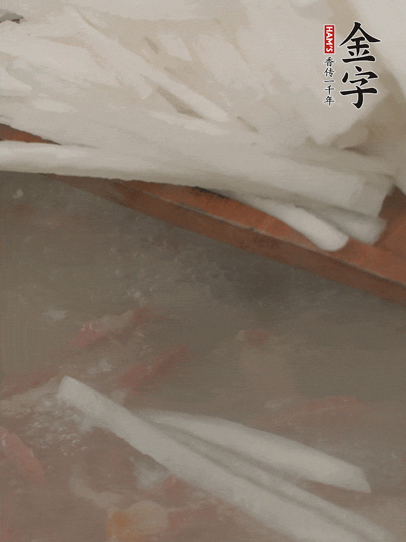 放蘿卜絲，燉5分鐘。