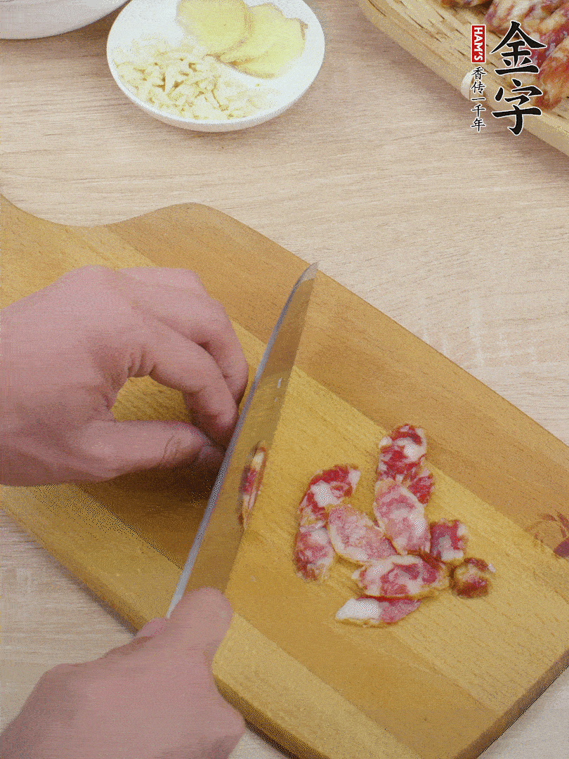 金字土香腸切片。