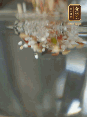雜糧提前浸泡6小時(shí)，洗凈后下砂鍋